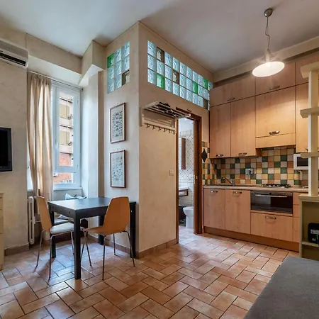 Guesthost - Tiburtina Apartmán *