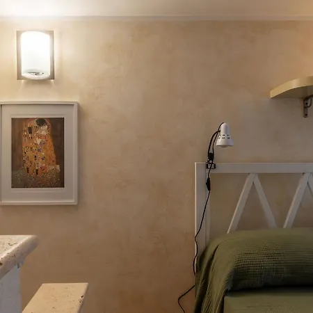 Guesthost - Tiburtina Apartmán